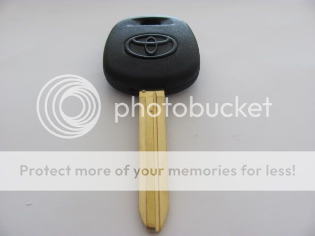 TOYOTA TRANSPONDER KEY W/ DOT   4D CHIP  