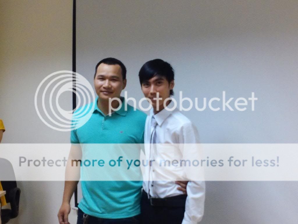 Mr. Bình Nguyễn chụp ảnh lưu niệm cùng Mr. Lê Nam