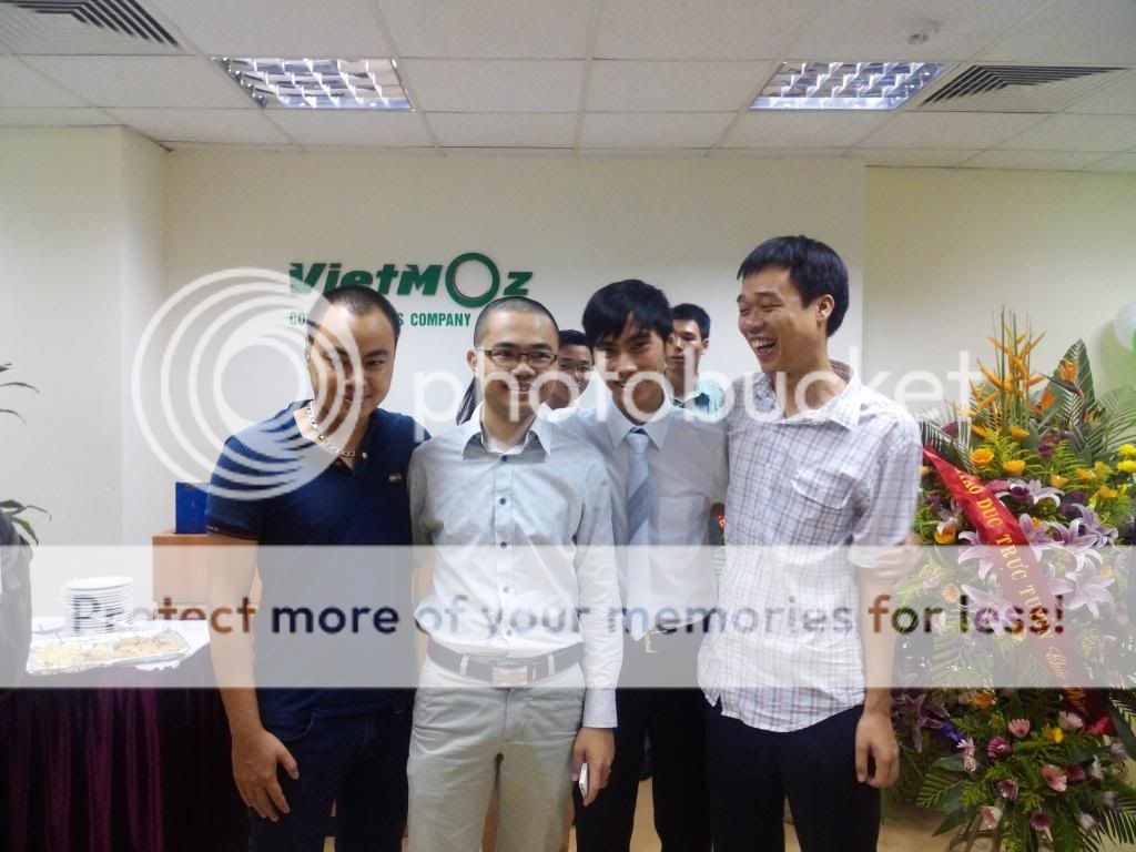 Từ trái sang (Mr. Minh - ISEO.VN, Mr. Đăng - CEO Trí Tuệ Việt, Lê Nam - CEO VietMoz, Mr. Châu - CEO ESNC